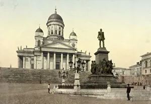 Monument to D'Alexandre II in front of the cathedral