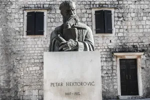 Monument to Petar Hektorović