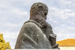 Monument to Petar Hektorović