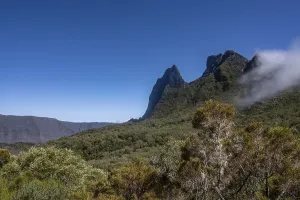 Morne de Fourche (right) and the remparts of the Piton Maido (left) of the Cirque de Mafate