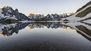 Morning atmosphere at a mountain lake