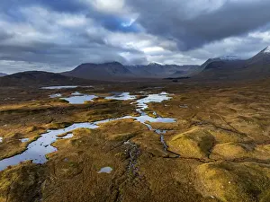 Morning light, cloudy mood, loch
