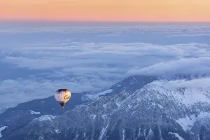 Morning light, sunrise during a balloon ride