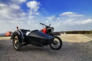 Motorbike with sidecar, classic car