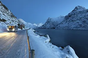 Category Scandinavia Prints: With motorhome on the E10 at Flakstadpollen in winter