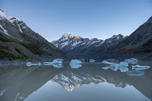 Mount Cook in morning light, sunrise