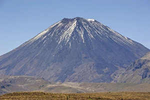Category Mountain Landscapes Prints: Mount Ngauruhoe, Unesco world heritage sight Tongariro National Park