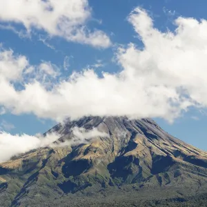 Mount Taranaki (2518m), Oceania