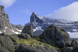 Mount Tindfell and rockfall area Stoeruo
