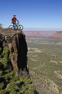 Mountain biker, Porcupine Rim Trail