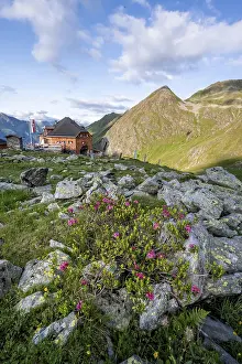 Mountain hut Lasorlinghutte in the evening light