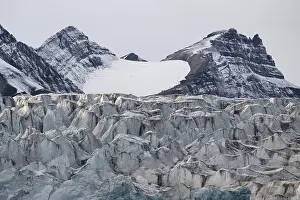 Mountain massif, Sveabreen glacier