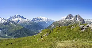 Mountain panorama with glaciated peaks