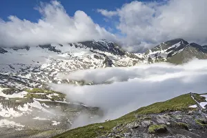 Mountain panorama with high fog in the valley