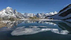 Mountain panorama, ice floe on Lac Blanc
