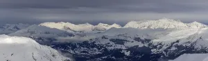 Framed Print : Mountain panorama in winter, in front Davos-Klosters ski area with Gotschna