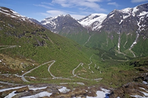 Category Mountain Landscapes Prints: Mountain pass in Zig Zag, spring-like landscape with snowfields