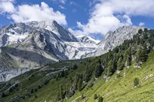 Mountain peak Mont Blanc de Cheilon and glacier Glacier de Tsijore Nouve