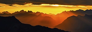 Category Mountain Landscapes Prints: Mountain ranges in the morning light