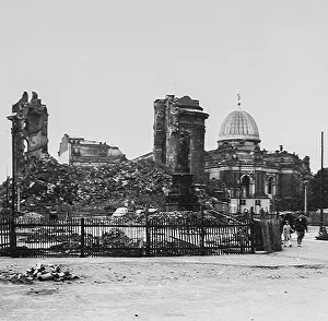 Mountain of rubble after the collapse on 15