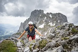Mountaineer with helmet, ascent to the Ackerlspitze