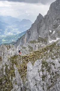 Mountaineer with helmet, ascent to the Ackerlspitze