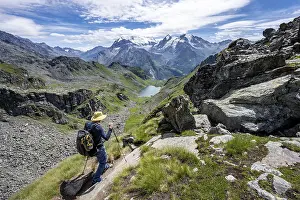 Mountaineer on hiking trail in mountain landscape