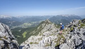 Mountaineer on the Hohe Goell, mountain landscape