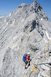 Mountaineer on the Jubilaeumsgrat between Zugspitze and Alpspitze