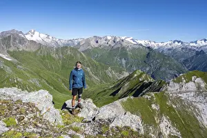 Mountaineer in front of mountain panorama with Grossvenediger