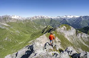 Mountaineer in front of mountain panorama with Grossvenediger