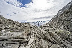 Mountaineer in a rocky saddle, Lapenscharte with view of mountain peaks