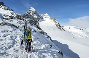 Mountaineer with skis at the fork Porta d'Es-cha