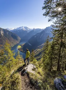 Mountaineers at the Archenkanzel viewpoint