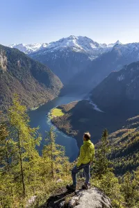 Mountaineers at the Archenkanzel viewpoint