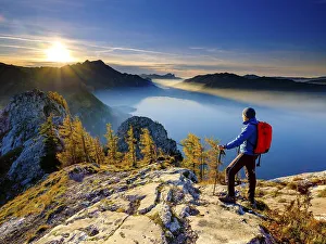 Mountaineering Prints: Mountaineers on the large Schoberstein in the evening light with a view of Attersee and Mondsee