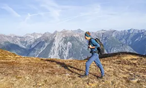 Mountaineers on the Venet, mountain panorama of the Parzinn group in the Lechtal Alps