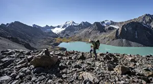 Mountaineers on the way to the Ala Kul Pass