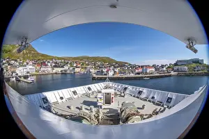 MS Polarlys, ship bow, harbour entrance