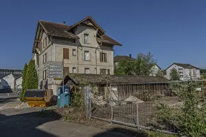 Multi-storey residential building built in 1903 in front of demolition