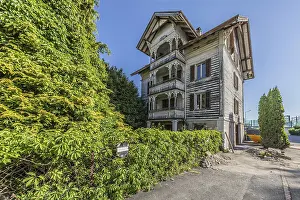 Multi-storey residential building built in 1903 in front of demolition