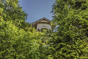 Multi-storey residential building built in 1903 in front of demolition