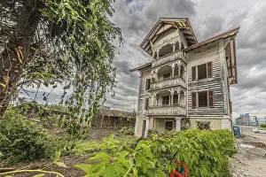Multi-storey residential building built in 1903 in front of demolition