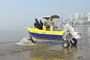 Category Historic EN Prints: Mumbai police commandos in amphibious vehicles