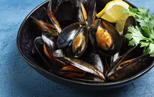Mussels in shells, boiled in their own juice