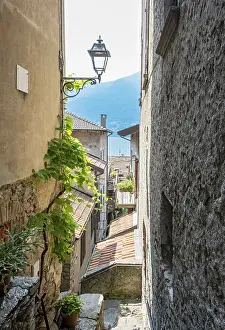 Narrow street, Corenno Plinio, Lake Como