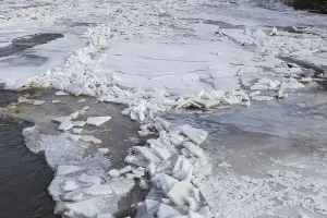 Nature, melting ice structures