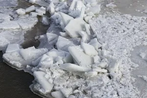 Nature, melting ice structures