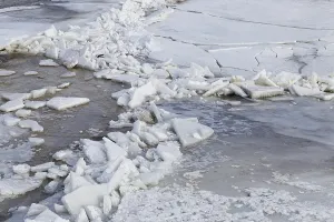 Nature, melting ice structures