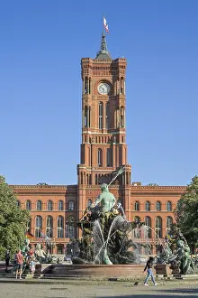 Framed Print : Neptune Fountain, Rotes Rathaus Framed Print : Neptune Fountain, Rotes Rathaus